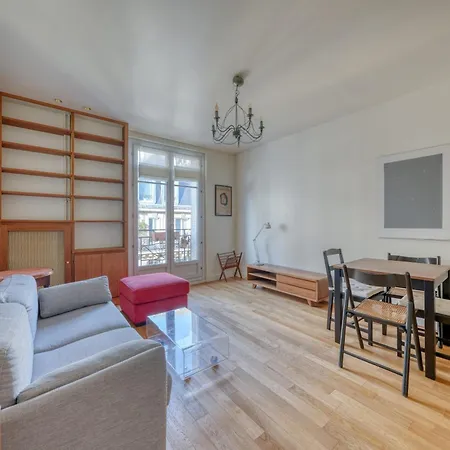 Appartement T2 En Pleins Centre Du Prisé Quartier Pittoresque De Montmartre *