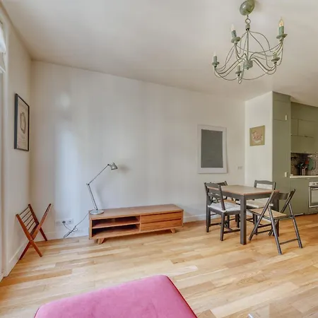 Appartement T2 En Pleins Centre Du Prisé Quartier Pittoresque De Montmartre *