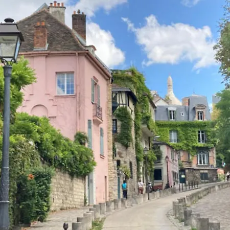 Appartement T2 En Pleins Centre Du Prisé Quartier Pittoresque De Montmartre *